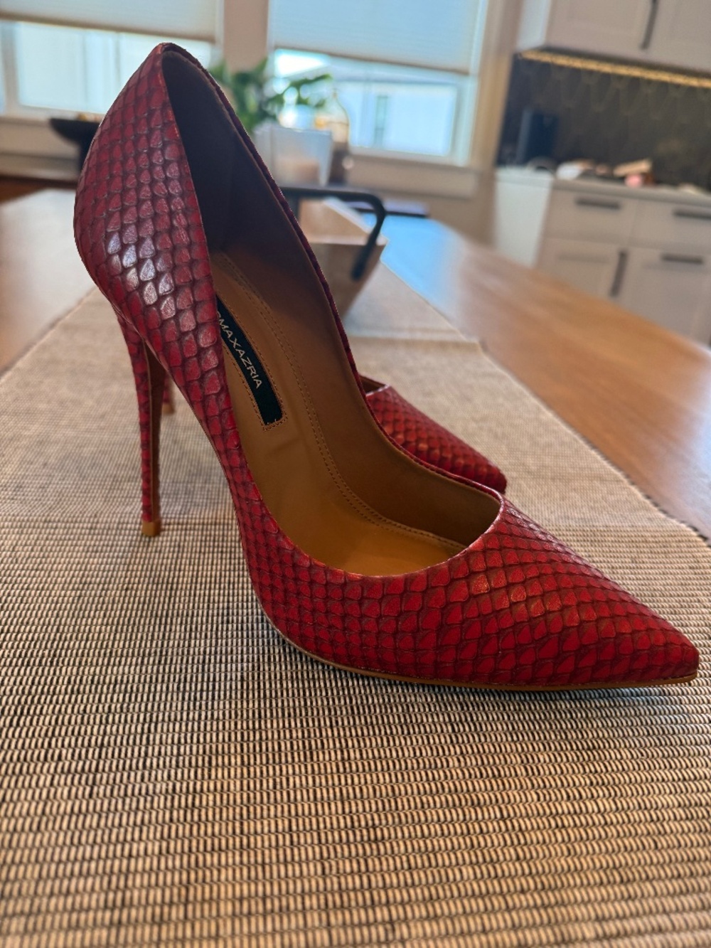 BCBGMaxAZRIA Red Leather Snakeskin Pointed-Toe Pumps - NEVER WORN Sz 7.5